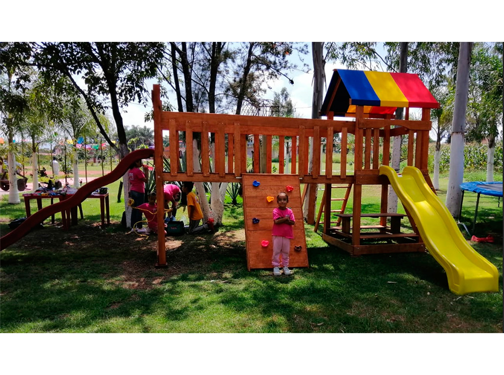 Juegos infantiles para parques · Modulares · Acuáticos · Columpios